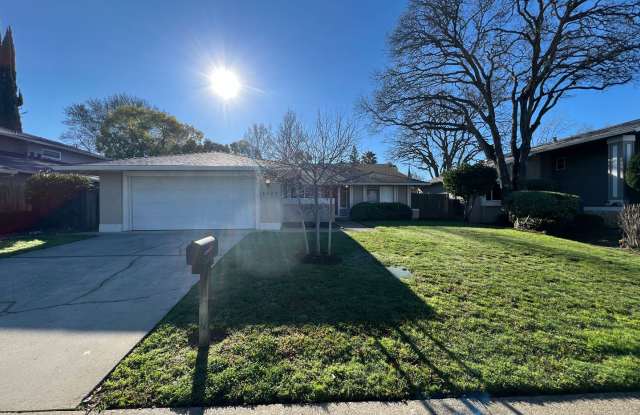 Charming and Spacious Citrus Heights Home Gallery 1