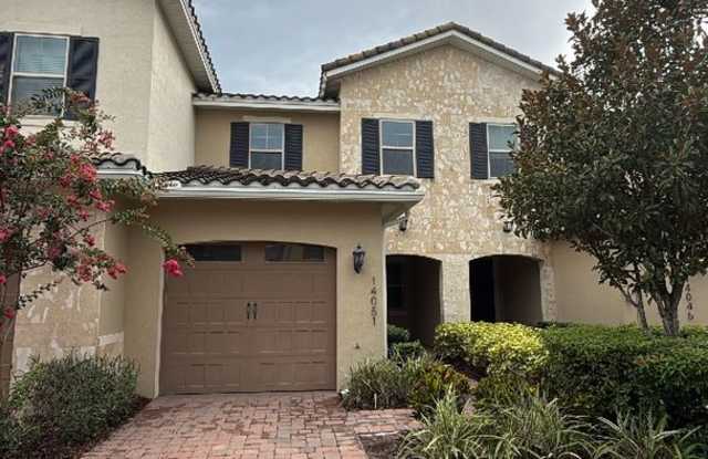 Eagle Creek three bedroom, 2 and half bath townhouse with garage available now!! photos photos