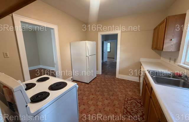 $899- 3 bedroom / 1 bathroom - Single Family Home Gallery 4