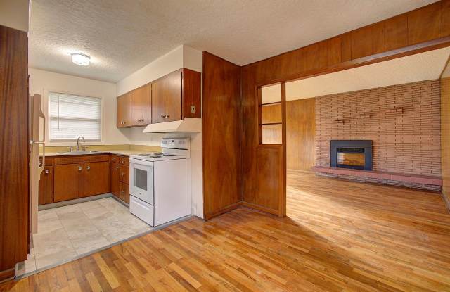 Quaint Three Bedroom Home in Vancouver!  Apply today to received $250 off June 2026 photos photos