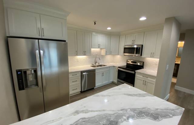 1 Bed 1 Bath Condo Newly Remodeled W/ Parking, In Adams Point Area, Oakland - 325 Lenox Avenue, Oakland, CA 94610