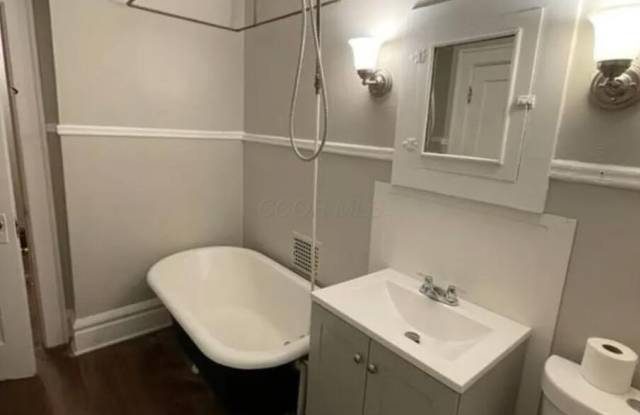 876 Dennison Avenue Gallery 3