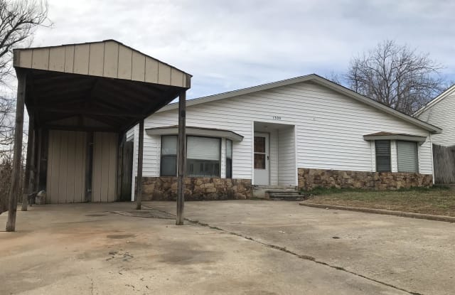 1300 N Louisa Ave photos photos