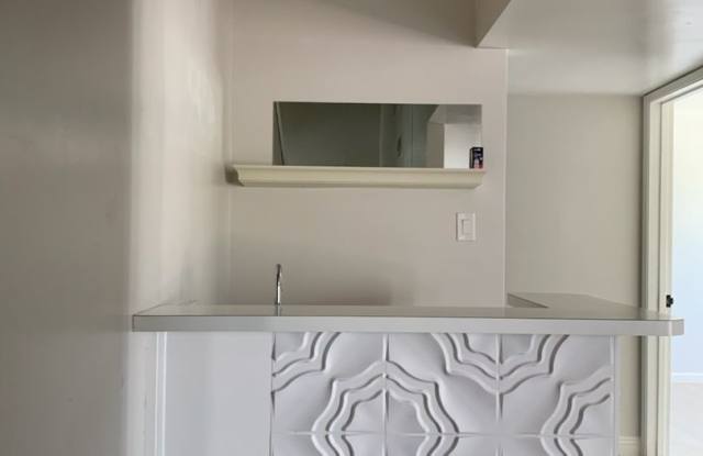 Beautiful 5 Bedroom, 3 Bathroom Home with a Pool in NE Bakersfield Gallery 4