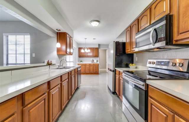 1312 Creekwood Court Gallery 3
