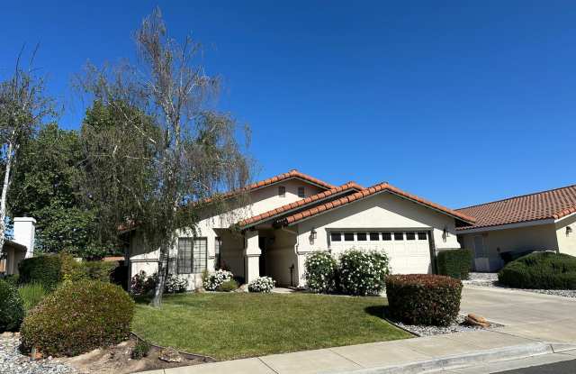 Just reduced! Well cared for home on the golf course photos photos