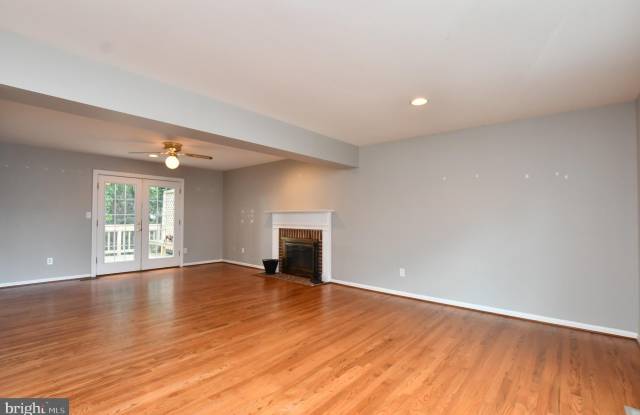 350 COPPERFIELD Lane Gallery 4