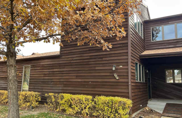 Spacious 3 bed 2 bath Retreat! - 907 16th Street West, Dickinson, ND 58601