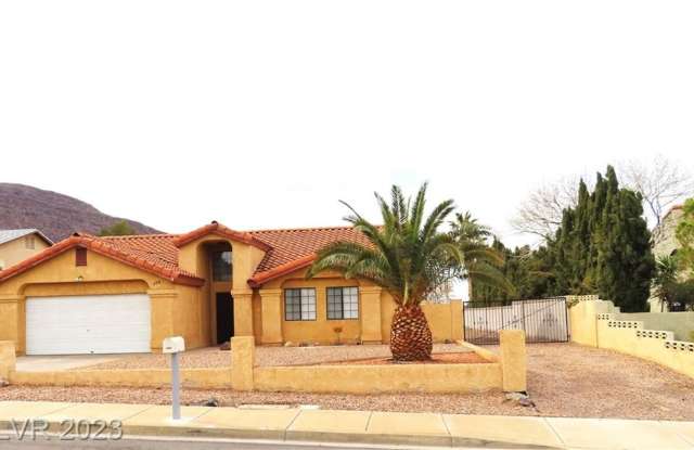 486 Crestway Road - 486 Crestway Road, Henderson, NV 89015