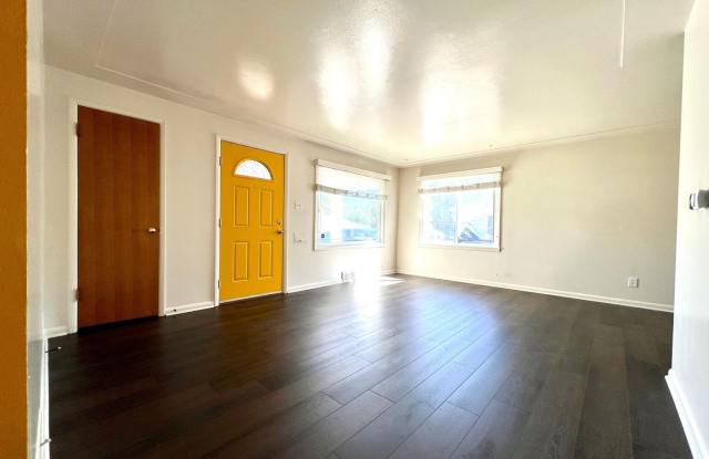 Spacious 4BR House in Edgewater Gallery 3