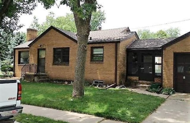6102 William St - 6102 William Street, Omaha, NE 68106