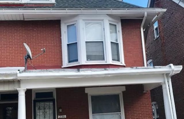 236 N EVANS STREET - 236 North Evans Street, Pottstown, PA 19464