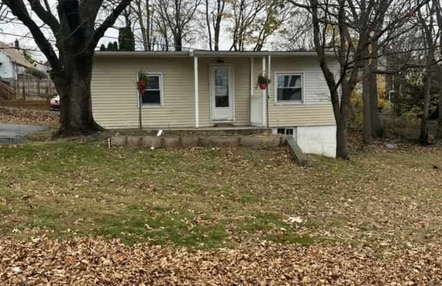 602 E Maple St - Rear photos photos