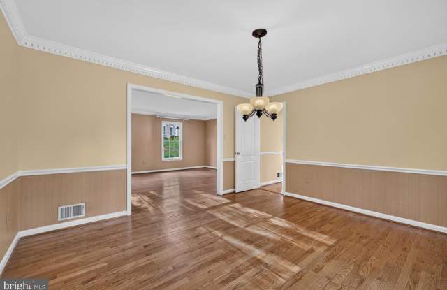 2512 LOCUSTWOOD Place Gallery 3