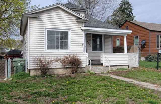 Great 3 bed home with garage Gallery 1