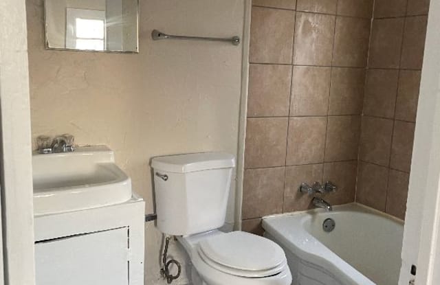 126 1/2 HOOD STREET - 126 Hood Street, Waco, TX 76704