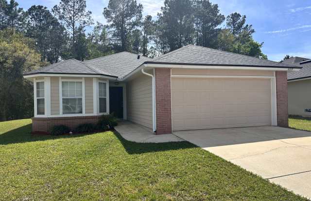 Cottage Style Home in Savannah Trace - 4339 Hanging Moss Drive, Oakleaf Plantation, FL 32073