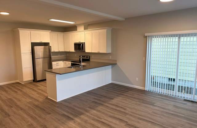New 3 Bed / 2.5 Bath Duplex! $250 Amazon Gift Card! *FIRST MONTH'S RENT IS FREE!* photos photos