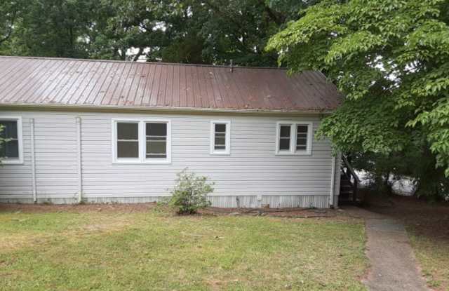 Move in Ready and Located in Oak Ridge photos photos