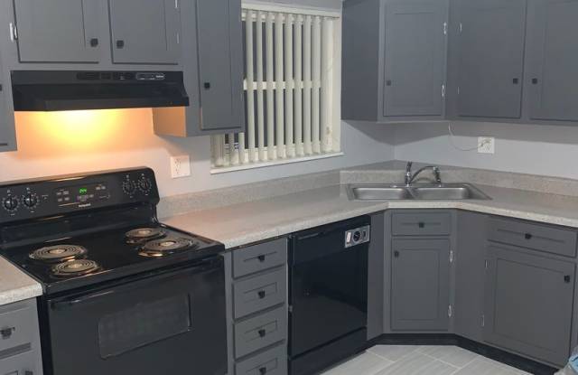 Beautiful 3 bed 1 bath home. Wait till you see inside! photos photos