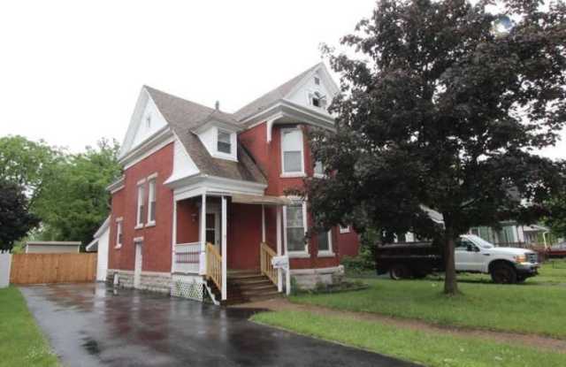 Charming 3-Bedroom Home for Rent in Watertown photos photos