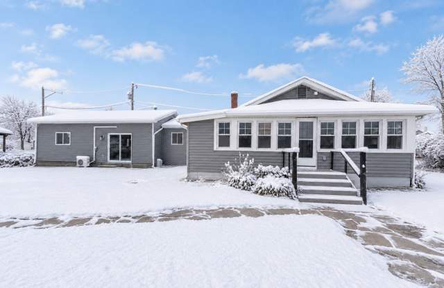 Winter Waterfront Retreat at Indian Lake | Fully Furnished 4BR | Flexible Short Term Lease Gallery 4