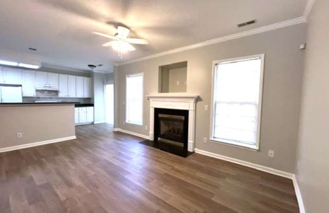 Great 3BD/2.5 BA w/ 1 car garage in convenient W. Raleigh neighborhood! Gallery 3