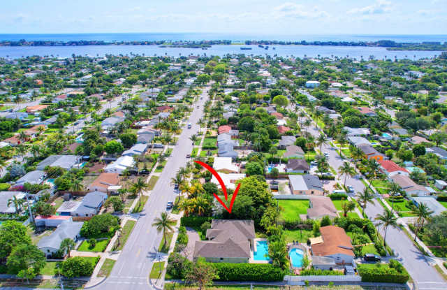 376 Forest Hill Boulevard photos photos