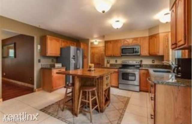 9777 Wimbledon Ct Gallery 3