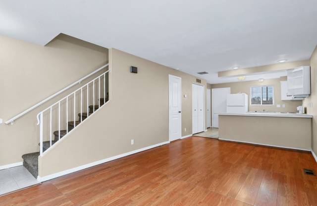 2bed, 1.5 bath Duplex with Covered Carport & Fenced Yard! - 6465 West Douglas Street, Boise, ID 83704