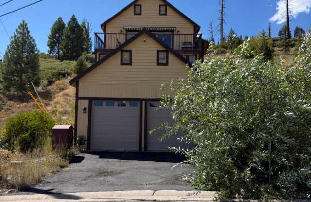 Gorgeous Views Out of Every Window!  3 Bed, 2 Bath with Garage Gallery 3