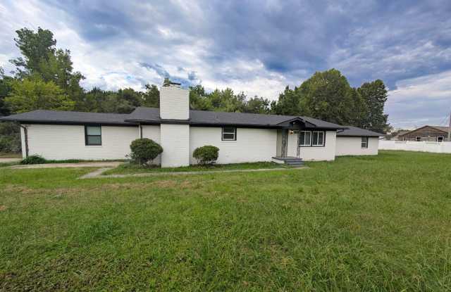 Country Living 3 Bed/3 Bath Fully Updated - 36605 Old Highway 270, Pottawatomie County, OK 74804