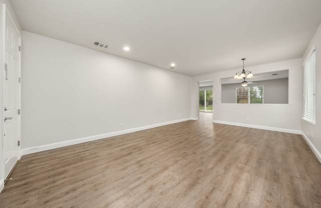 Spacious 4 Bedroom Home in Desirable Roseville Neighborhood photos photos Spacious 4 Bedroom Home in Desirable Roseville Neighborhood photos photos