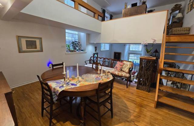 BEAUTIFUL BRIGHT TRI-LEVEL APARTMENT - OFF STREET PARKING INCLUDED AVAILABLE SEPT 10! photos photos