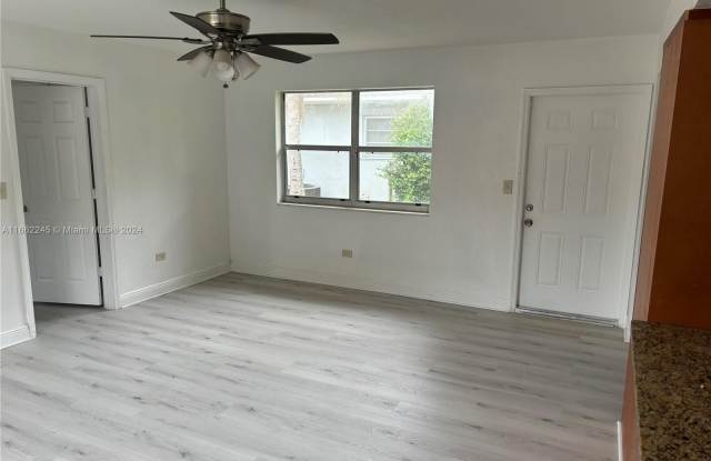 675 NE 151st St photos photos