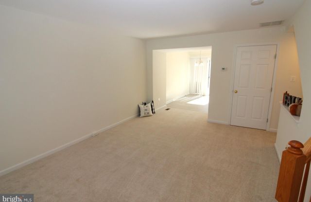 6385 MICHAEL ROBERT Drive Gallery 2