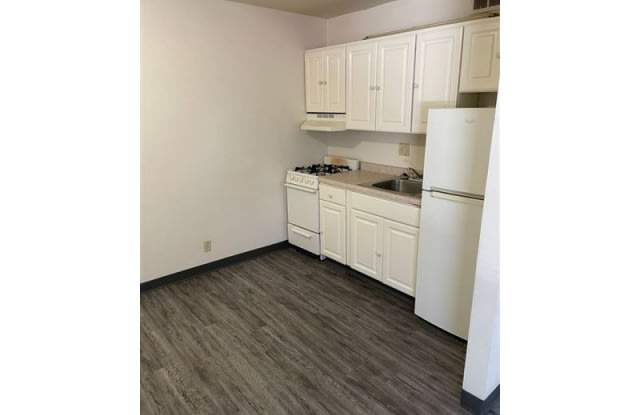 1414 Oakland Rd NE Unit A31 - 1414 Oakland Road Northeast, Cedar Rapids, IA 52402