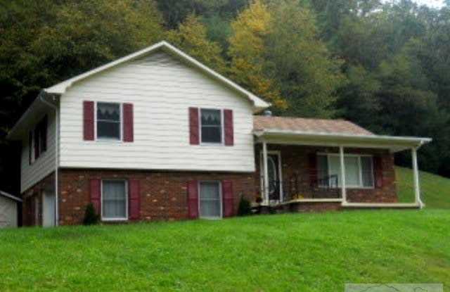 3/2.5 Spacious Split Level in Lansing - 3367 Big Piney Creek Road, Ashe County, NC 28643