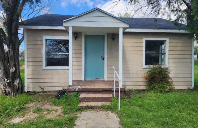 1007 W College Avenue photos photos