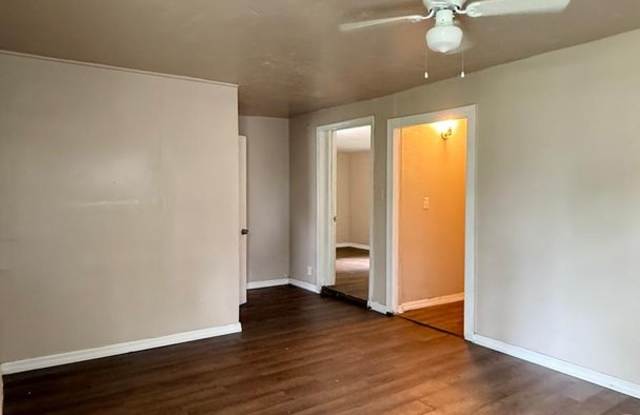 Charming 2-Bedroom Home with on Oleander Avenue – Your Perfect Auburndale Oasis! photos photos
