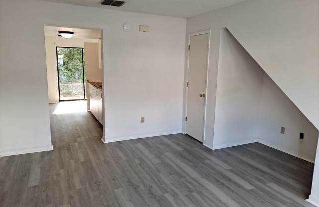 2052 Kings Hwy photos photos