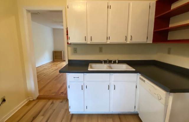 2 Bedroom House with Fenced Backyard near Downtown Athens - AUGUST 2025 photos photos