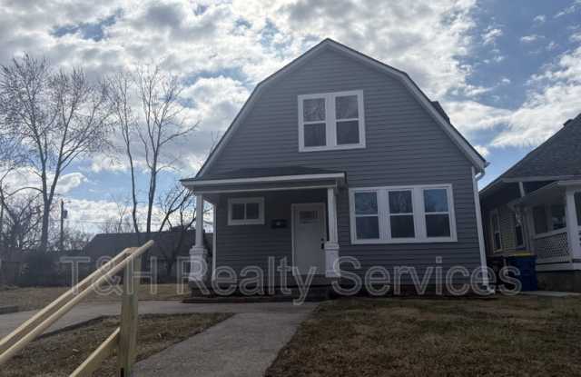 2437 Coyner Avenue photos photos