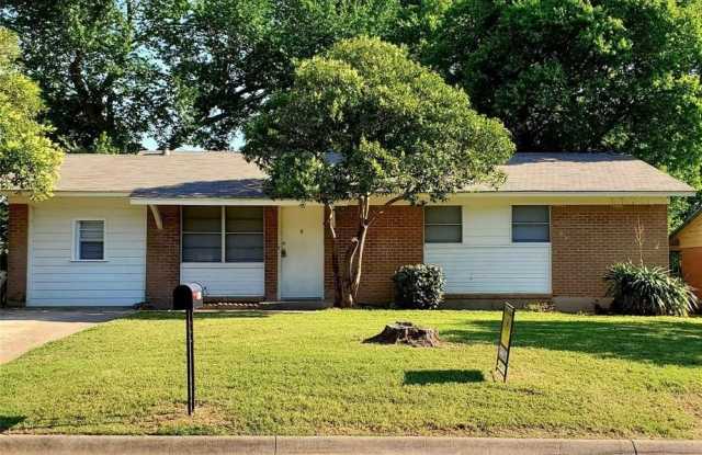 605 Pershing Drive - 605 Pershing Drive, Denton, TX 76209