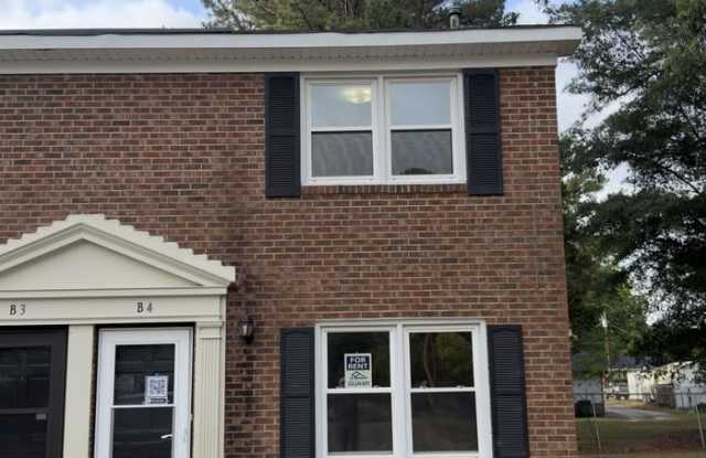 305 Rountree Street West photos photos