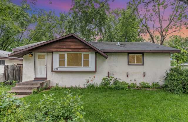 Spacious 5bed|2bath Home w/ Large Backyard  Garage photos photos