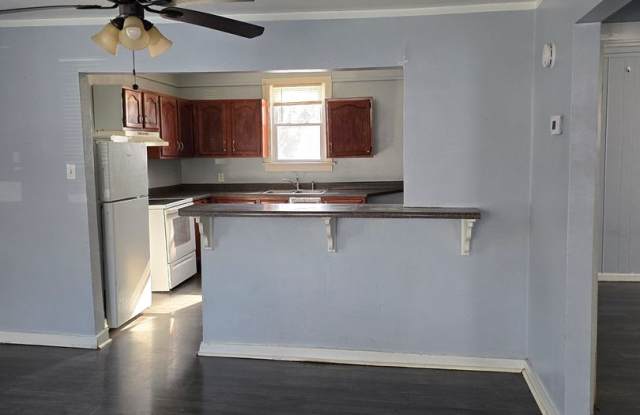 Nice 2BD/1BA Gallery 3