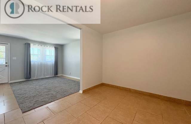 Freshly Remodeled 3 Bed in Quiet Neighborhood Gallery 4