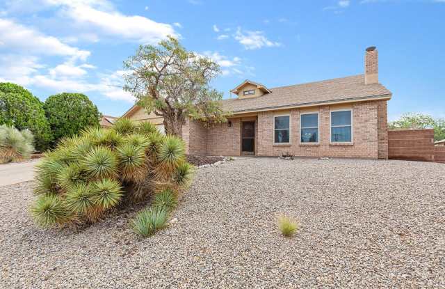 Beautiful 3 Bedroom, 2.5 bath home with Shed Gallery 3