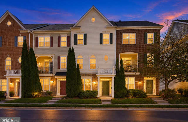 42455 MALACHITE Terrace Gallery 1